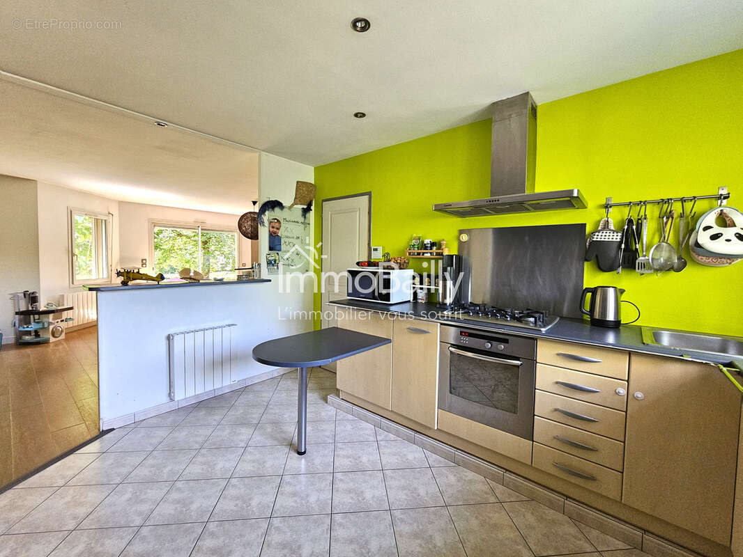 Maison familiale de plain-pied   5 chambres   Terrain de 1 672 m2  en lisière de forêt - photo 4
