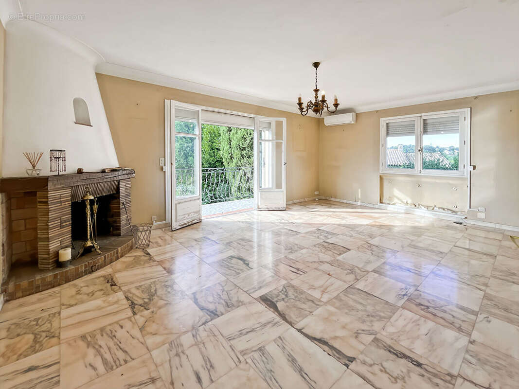 Appartement à MOUGINS