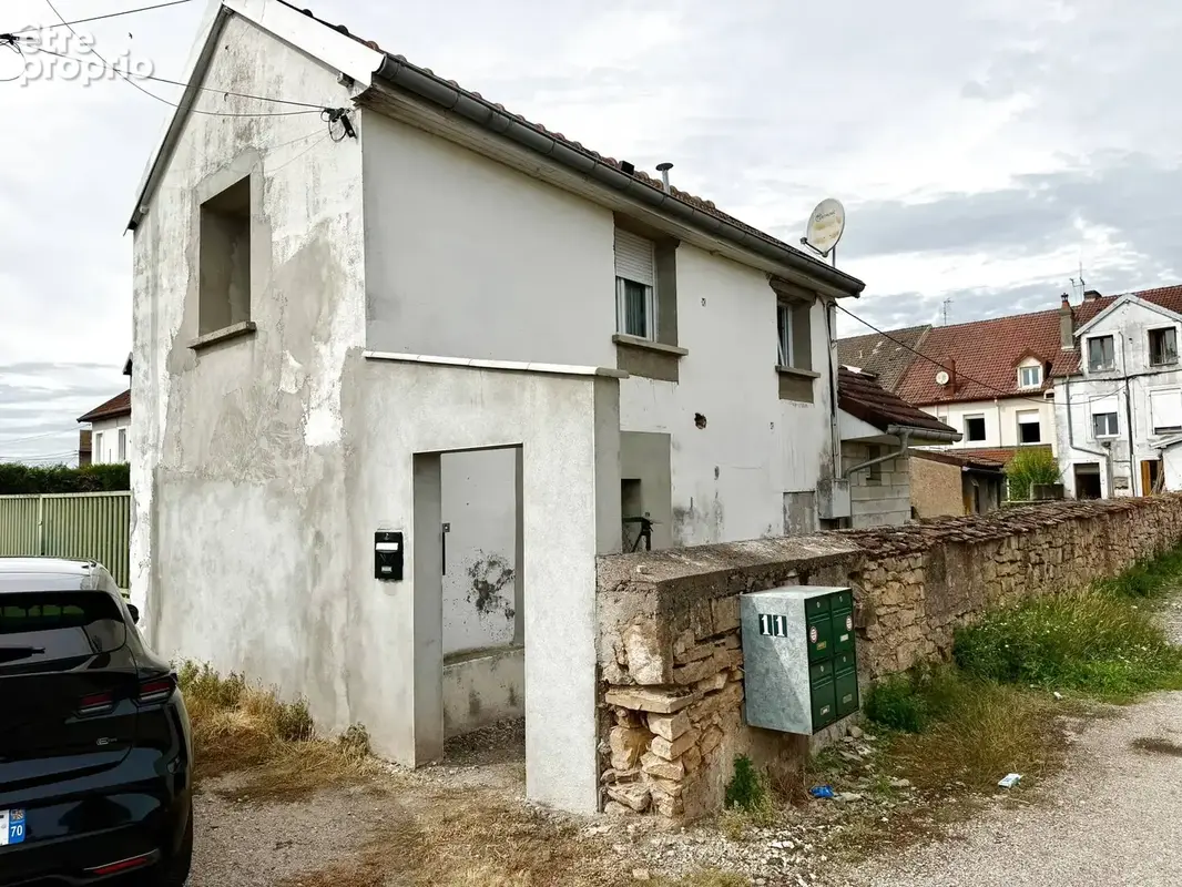 Vente maison de ville, 2 pièces, petit terrain lure centre ville - photo 12