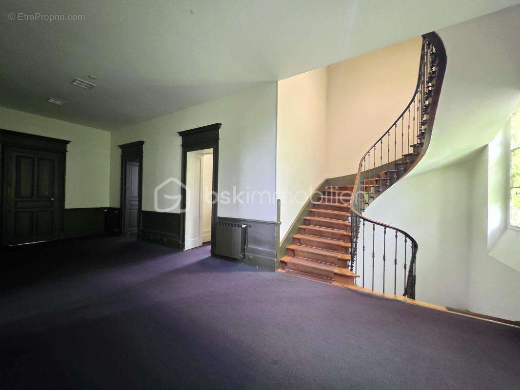 Chateau 32 pieces+dependances - propriete 9 hectares- jardin - photo 13