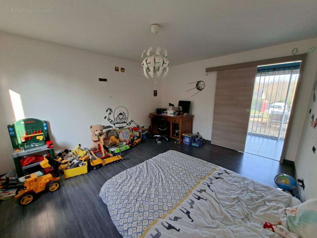 Maison 147 m² à Saint-Antonin-De-Sommaire  - photo 5