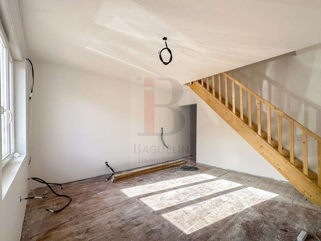 Maison de ville T3 rénovée avec Cave - photo 2