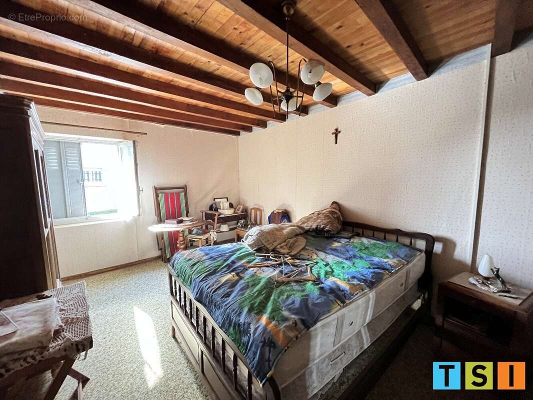 Secteur Montréjeau: Maison de campagne avec dépendance à rénover terrain de 970m² - photo 9