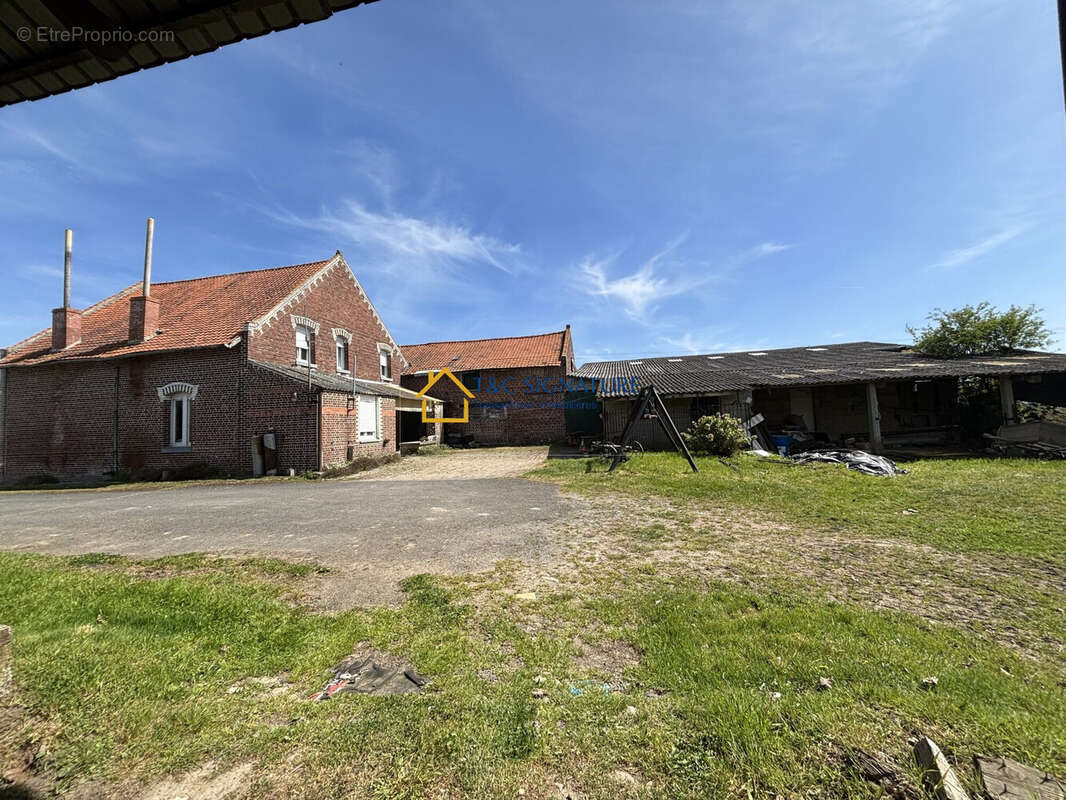 Maison à COUTICHES
