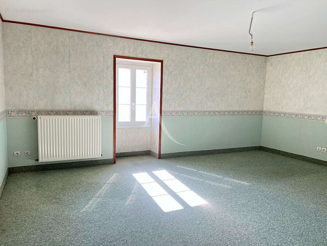 Maison à MOUZEUIL-SAINT-MARTIN