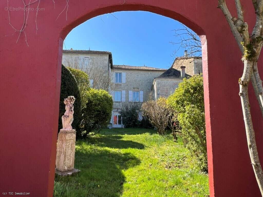 Maison à RUFFEC