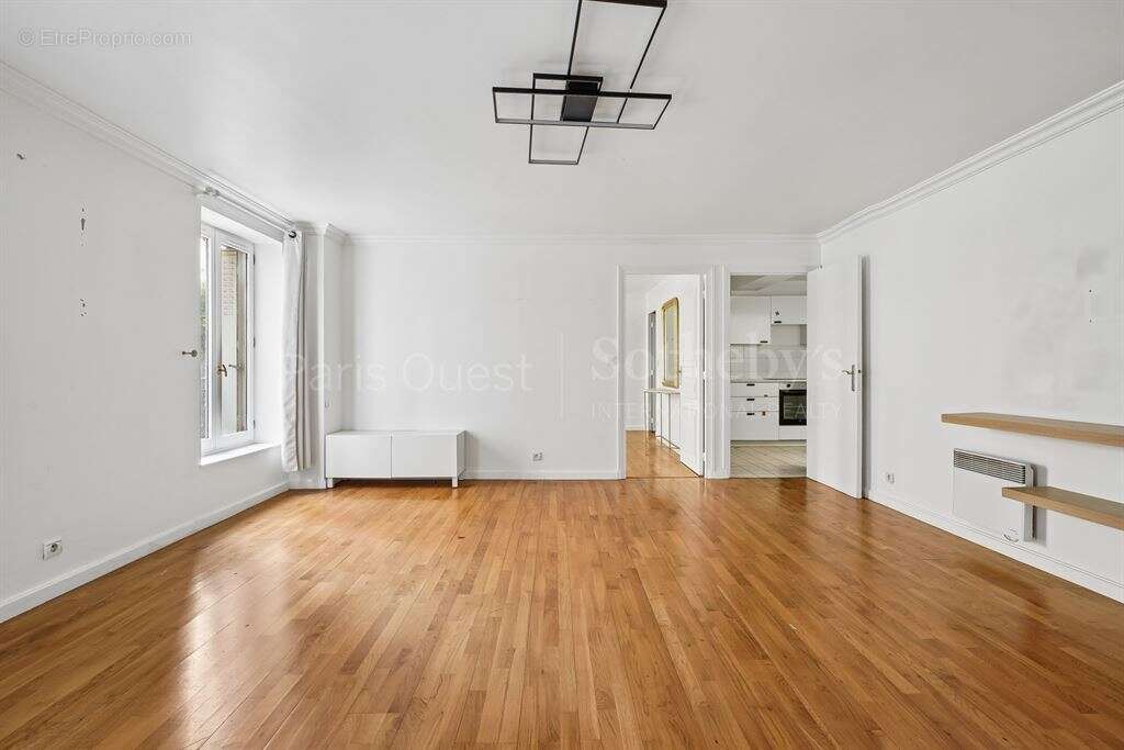 Appartement à PARIS-8E