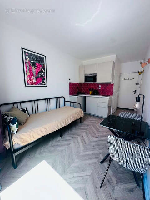 Aix en Pce centre ville - Studio meublé et rénové de  15m2. - photo 3