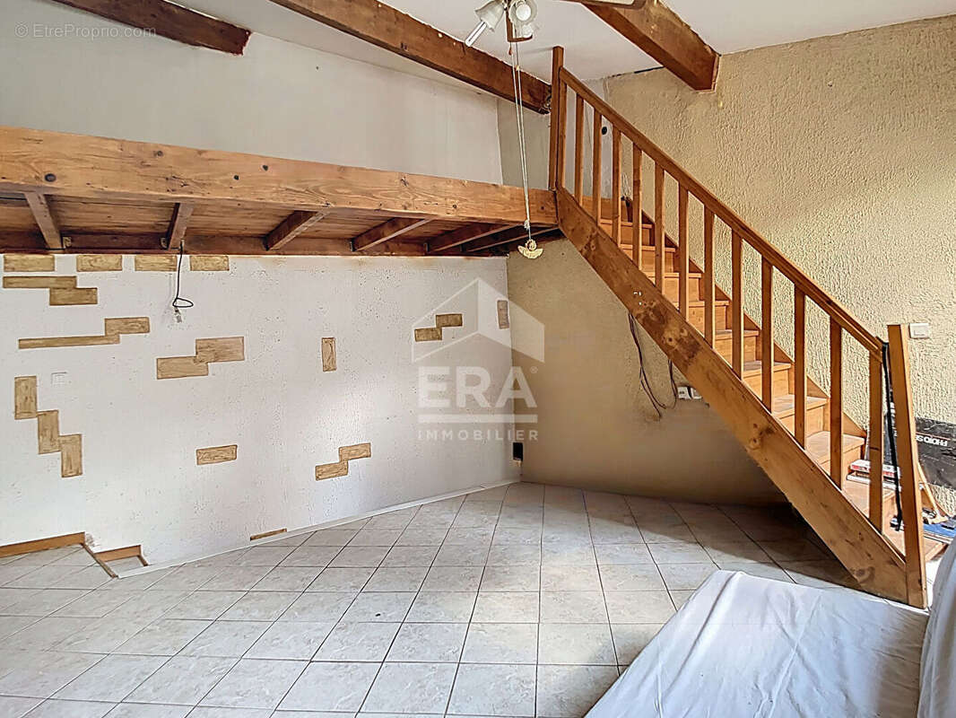 Maison à SAINT-MITRE-LES-REMPARTS