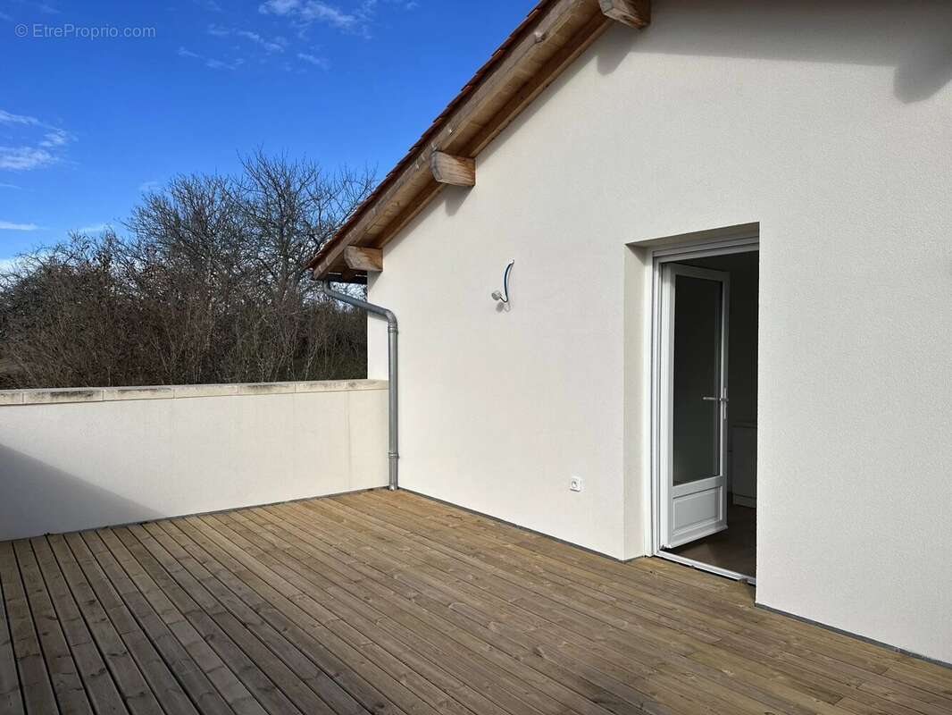 Maison à MONTIGNAC-LE-COQ