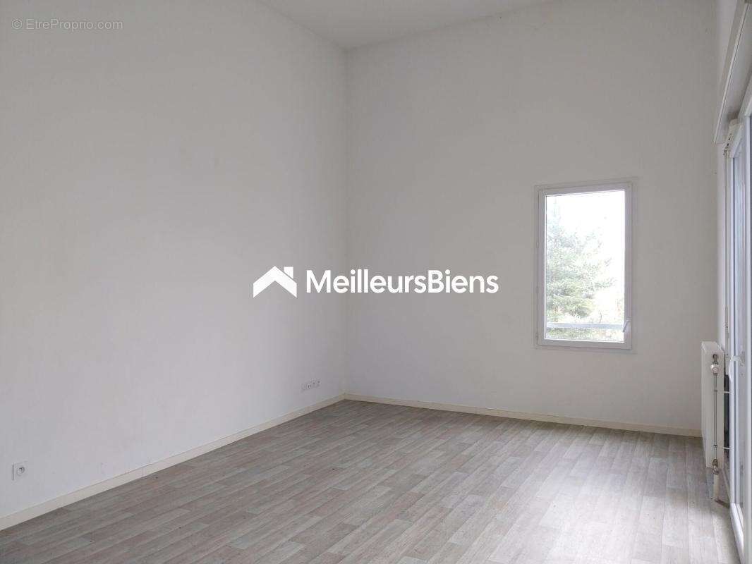 Appartement à SAINT-JEAN-DE-BRAYE