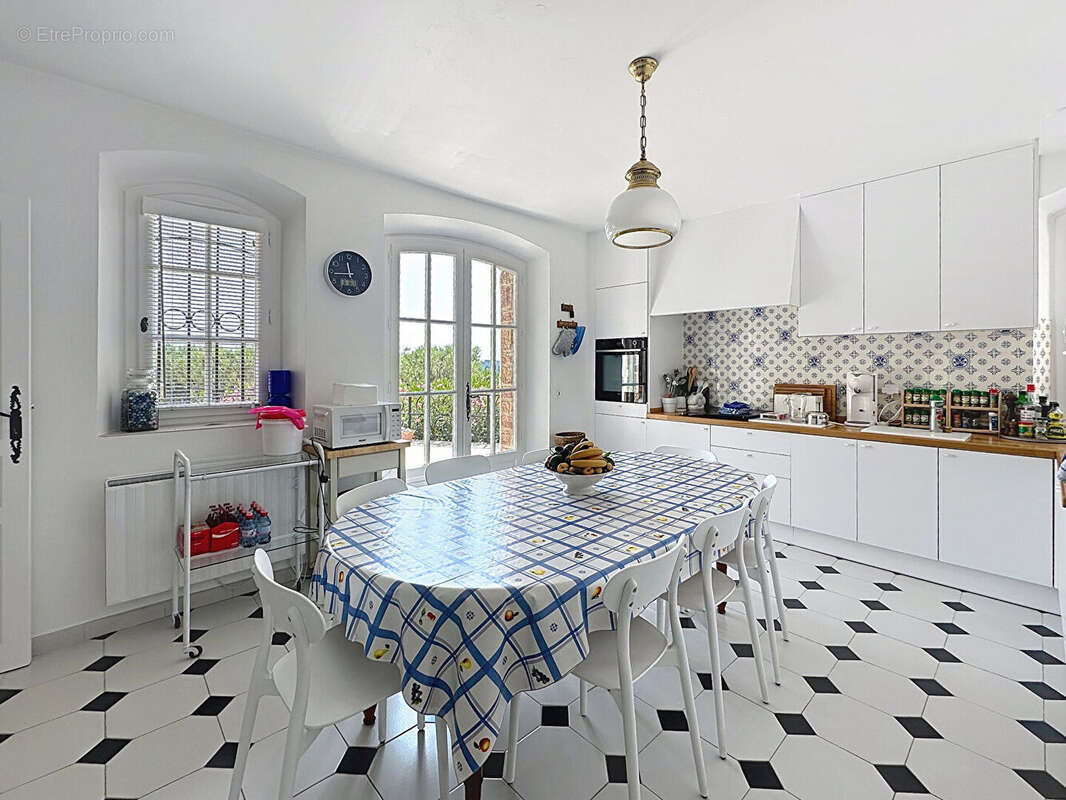 Maison à TOURRETTES