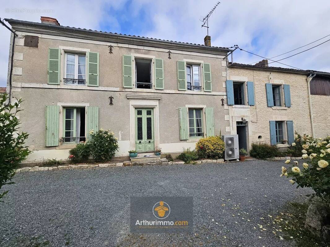 Maison à SAINT-HILAIRE-LA-PALUD