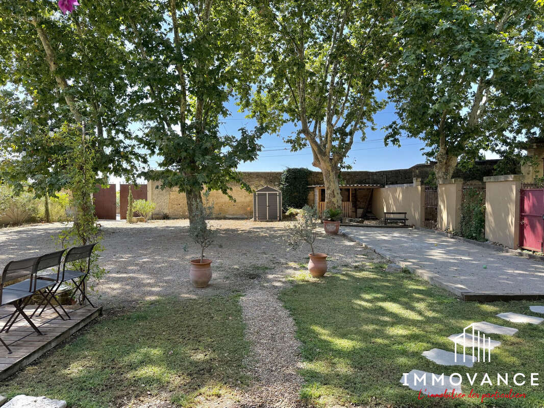 Maison 335 m² à Aimargues  - photo 3