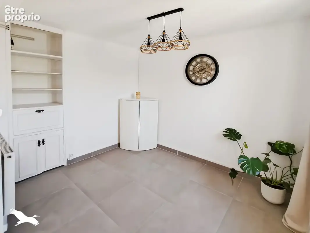 A VENDRE - Marseille 13013 - Appartement à vendre - T4 - 88 m² avec balcon et cave - photo 3
