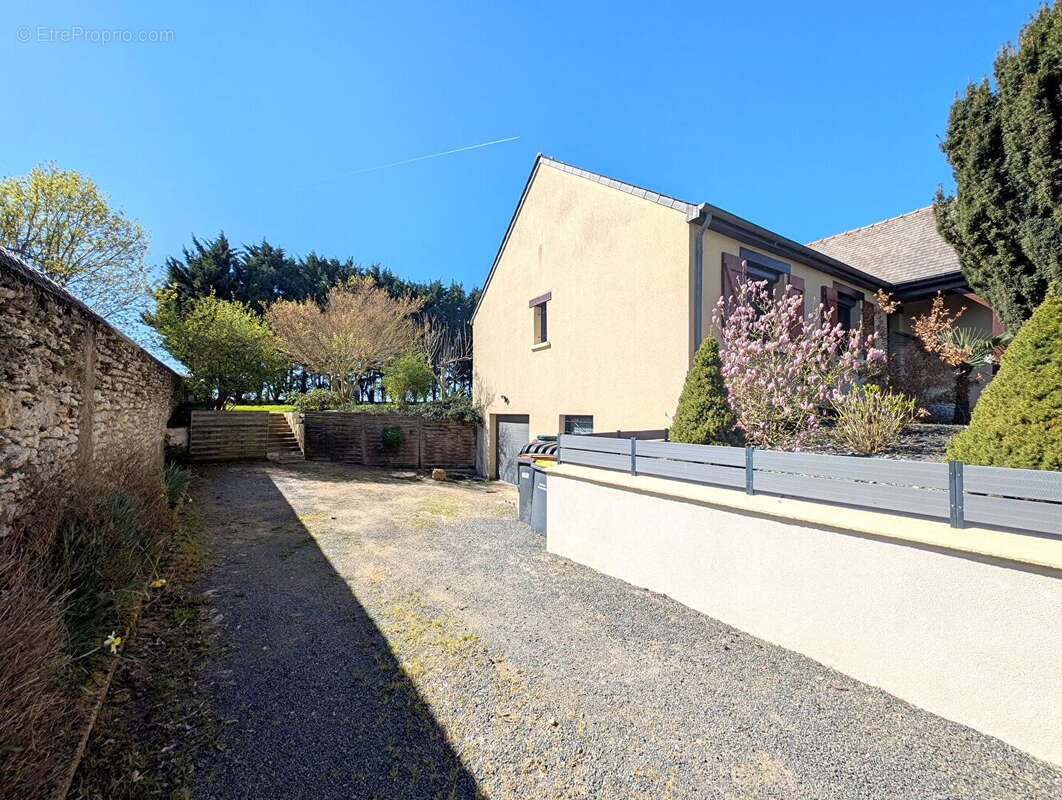 Maison à SAULGE-L'HOPITAL