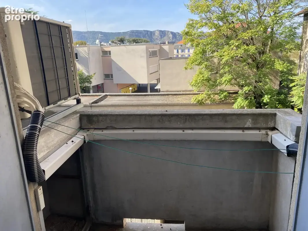 T4 avec cave et garage, avenue V. Hugo. Résidence du Lycée, 26000 VALENCE - photo 8