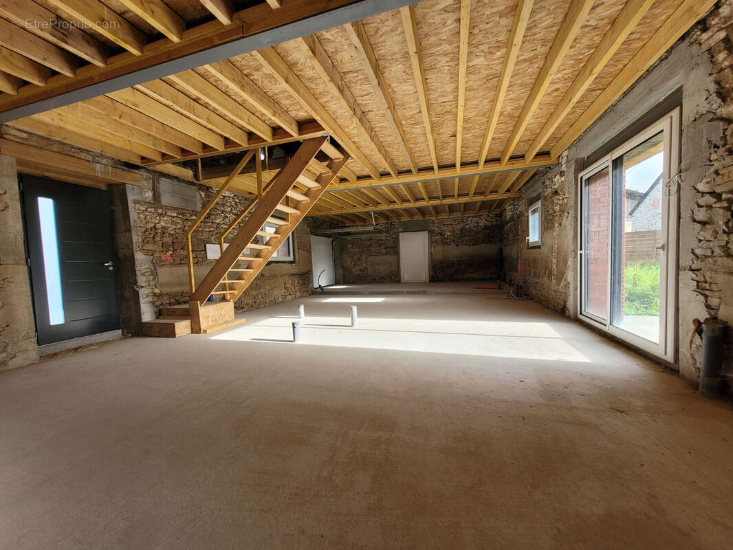 Maison à MONTREUIL-SOUS-PEROUSE