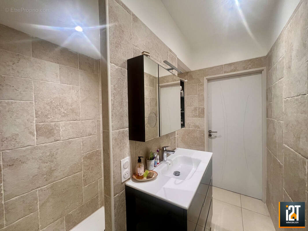 Maison à VEZENOBRES