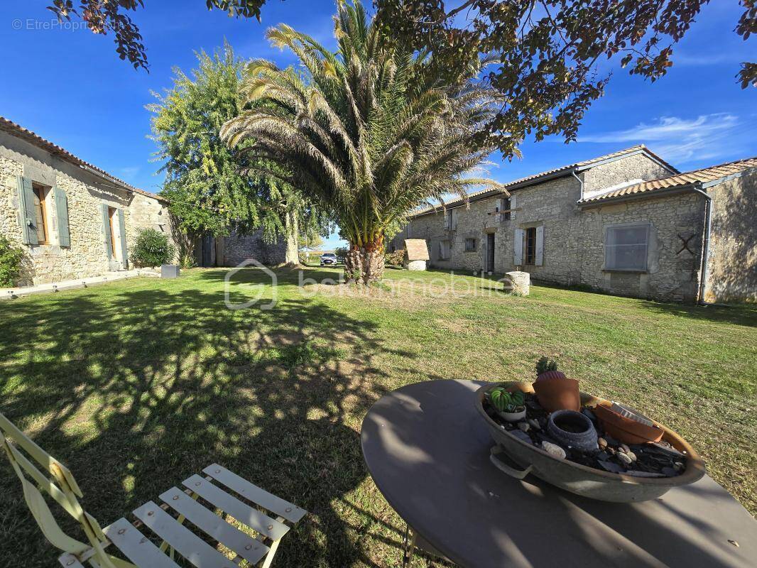 Maison à PINEUILH