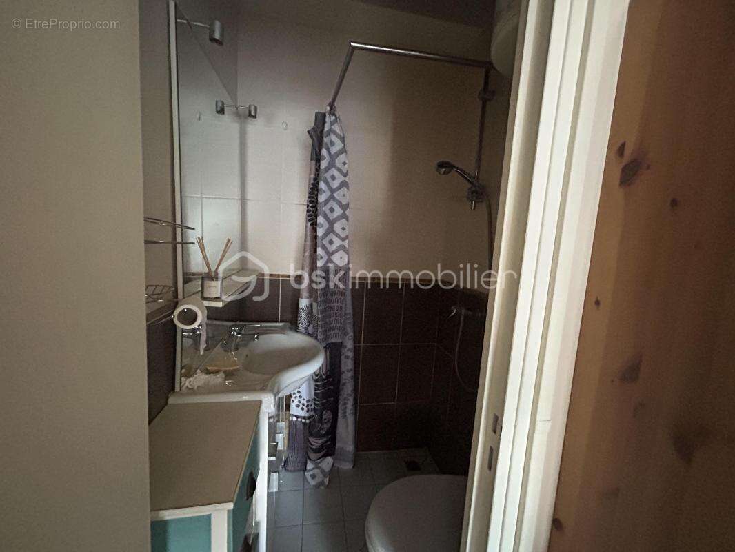 IDEAL AU INVESTISSEUR  2 STUDIO 11M² CHACUN  dans une allée de box sécurise très  proche du TRAM T9 (5 minute à pied) LE PRIX NE - photo 12