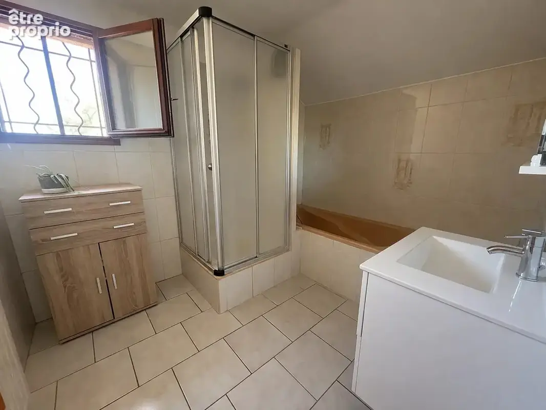 Gardanne maison familiale de 218 m2 au calme sur 3535 m3 de terrain - photo 10
