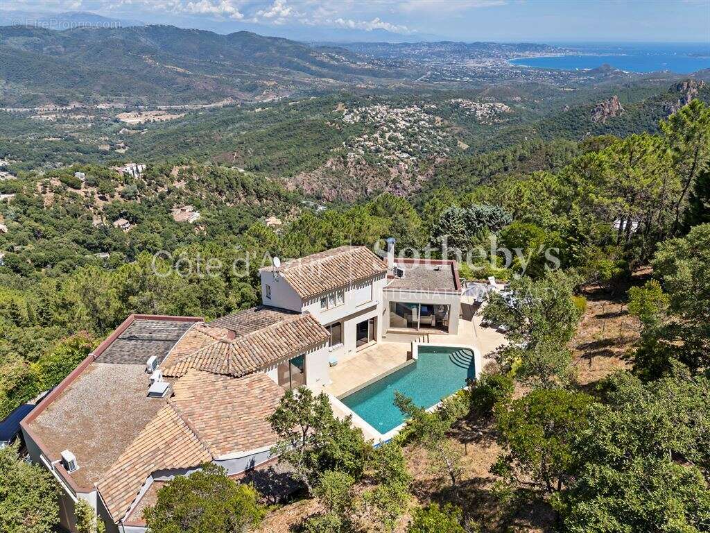 Maison à LES ADRETS-DE-L'ESTEREL