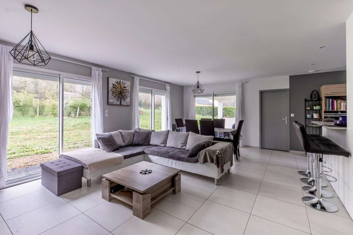 Maison à CHARBONNIERES-LES-VARENNES