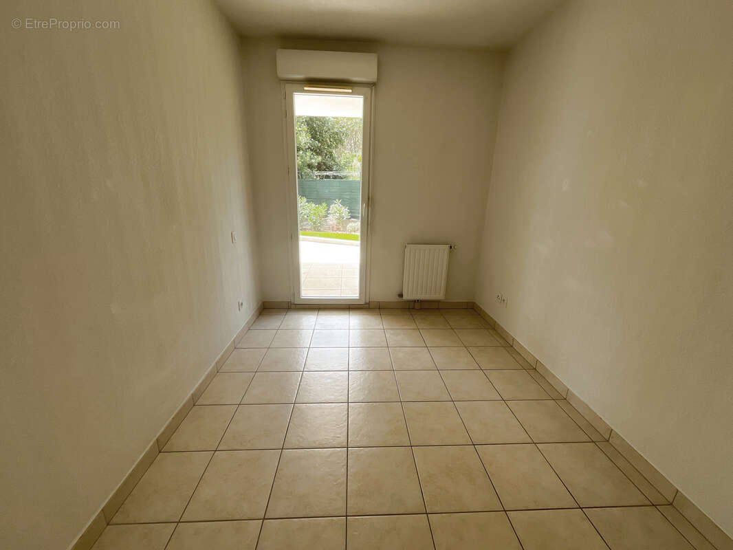 Appartement t3 , terrasse et jardin prive + garage box à la seyne sur mer porte marine - photo 11