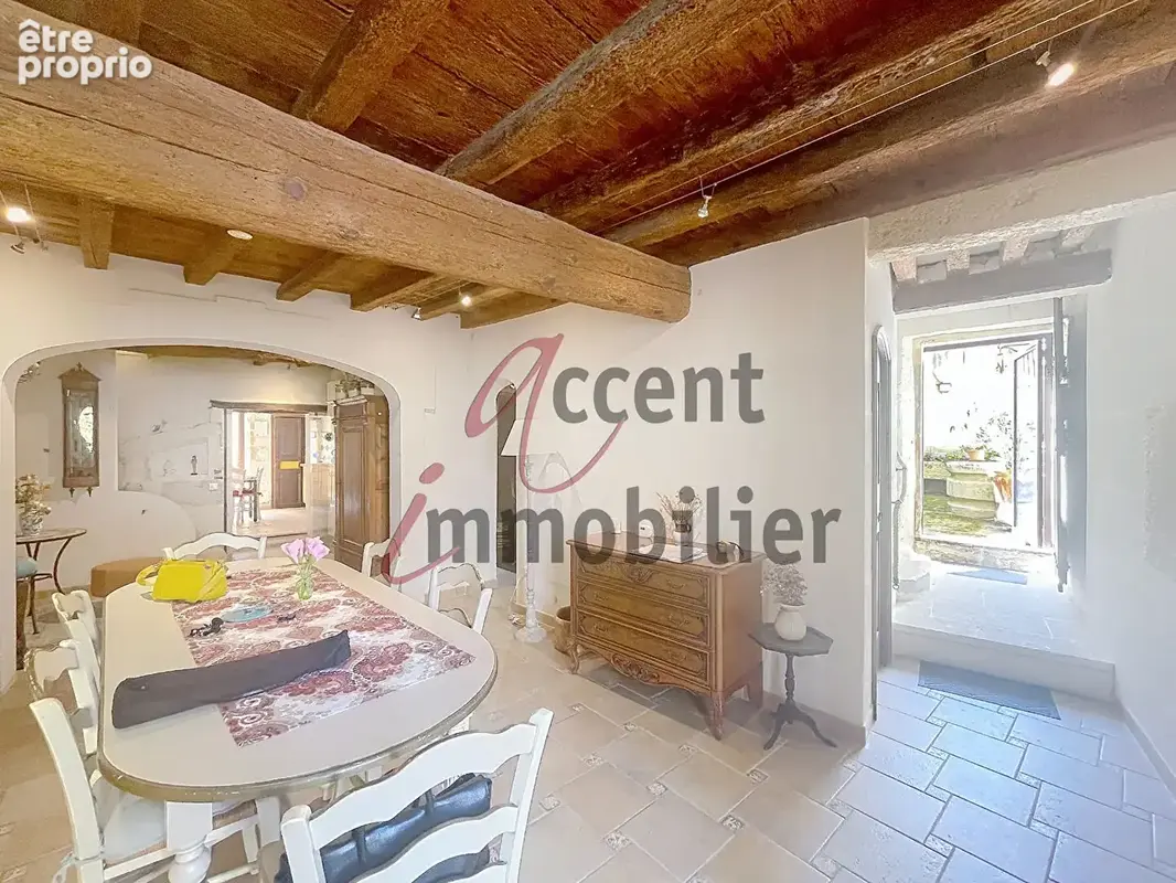 Eyragues, maison de village du XVIIème siecle, 5 chambres et un bassin - photo 13