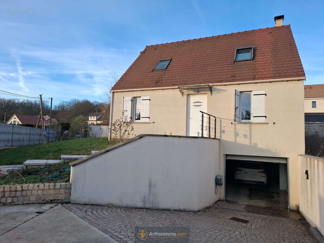 Maison à CRECY-LA-CHAPELLE
