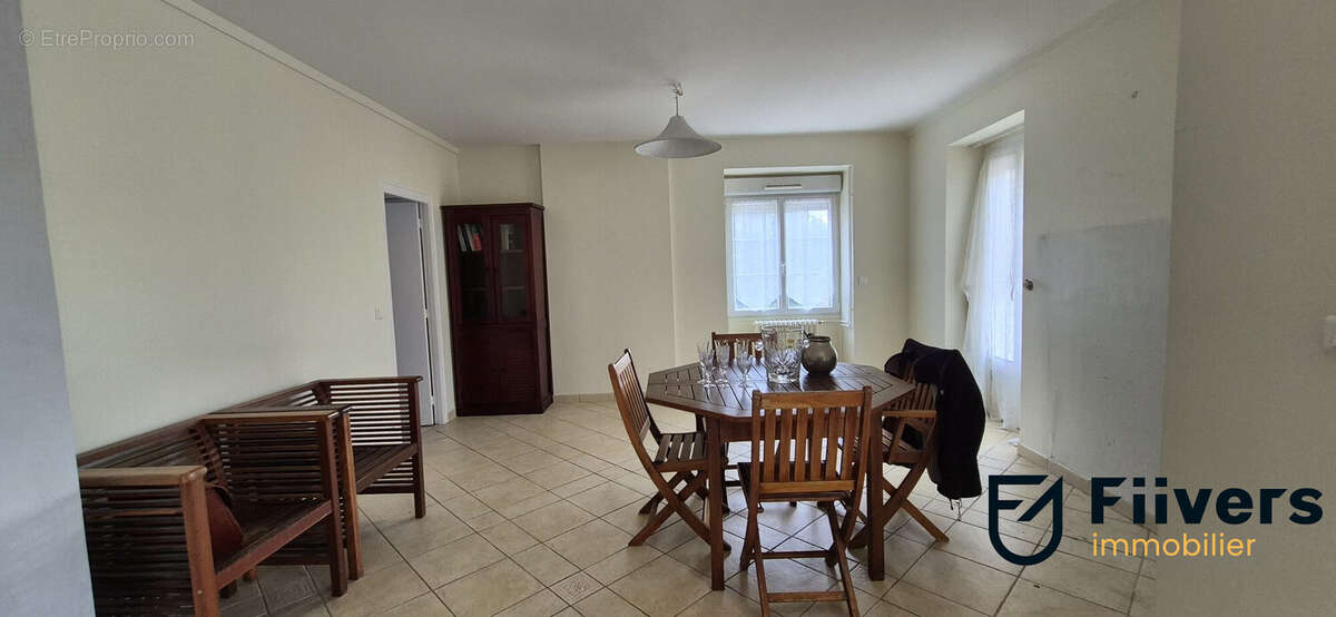 Maison à SAINT-PIERRE-DU-PERRAY