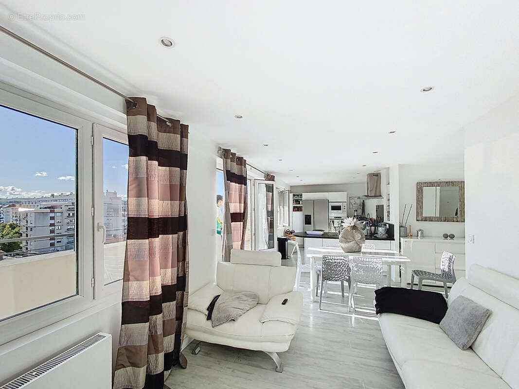 Appartement à SAINT-ETIENNE