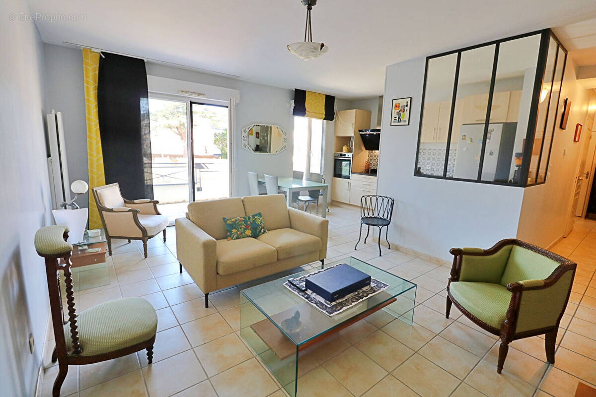 Appartement à AVRILLE