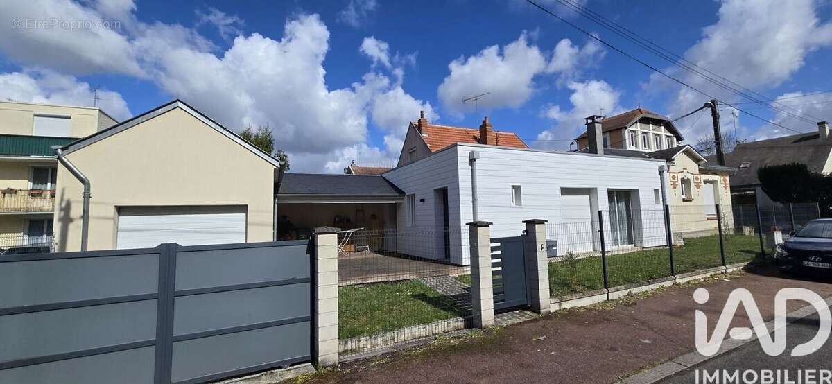 Photo 2 - Maison à SAINT-JEAN-DE-LA-RUELLE