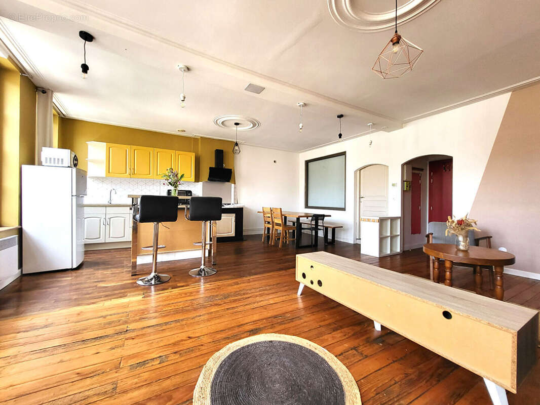 Noveant sur Moselle - Vaste 3 pièces - 1 chambre - 1 cave - 1 place de stationnement privatif - photo 2