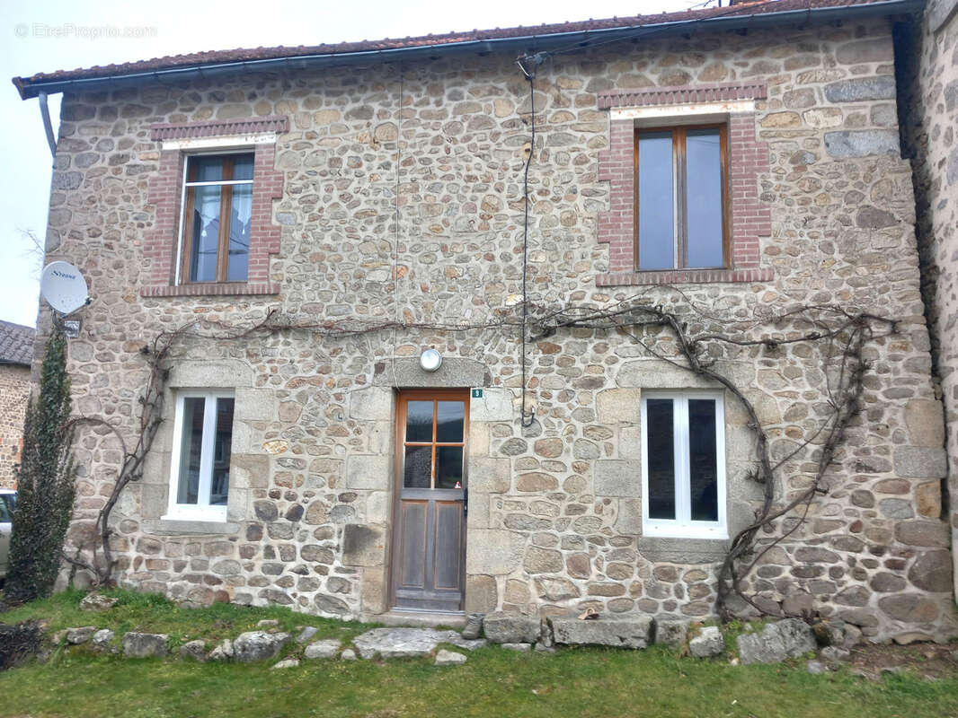 Maison à SAINT-PRIEST-LA-PLAINE