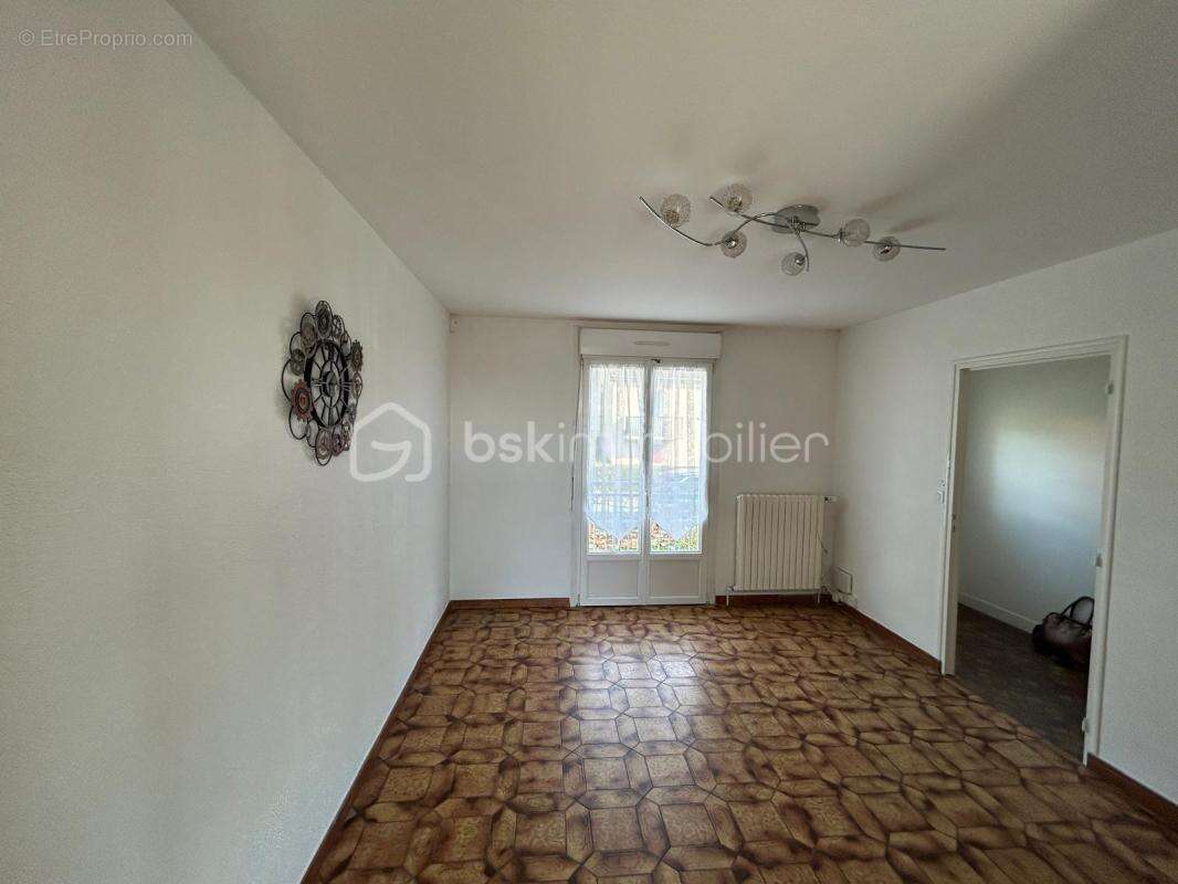 Maison à VILLAINES-LA-JUHEL