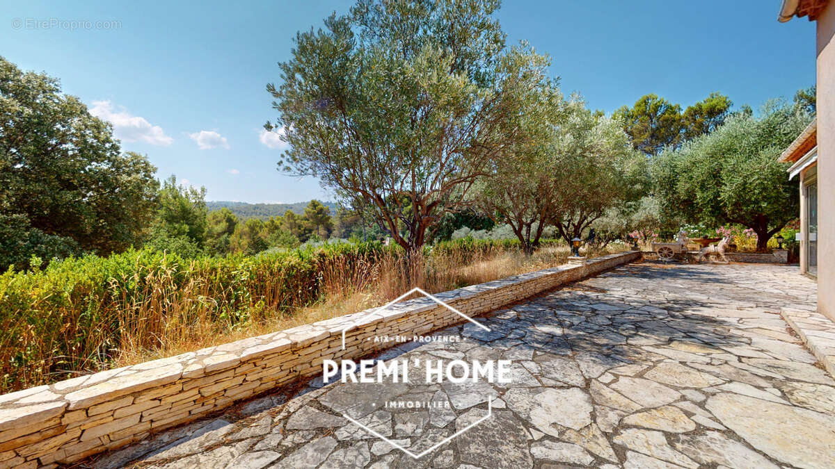 Maison à PEYROLLES-EN-PROVENCE