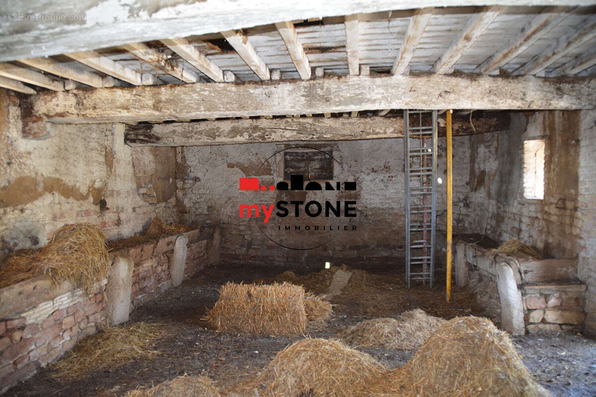 Maison à GENOUILLEUX