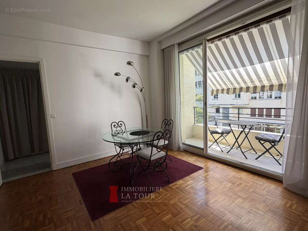 Appartement à PARIS-16E