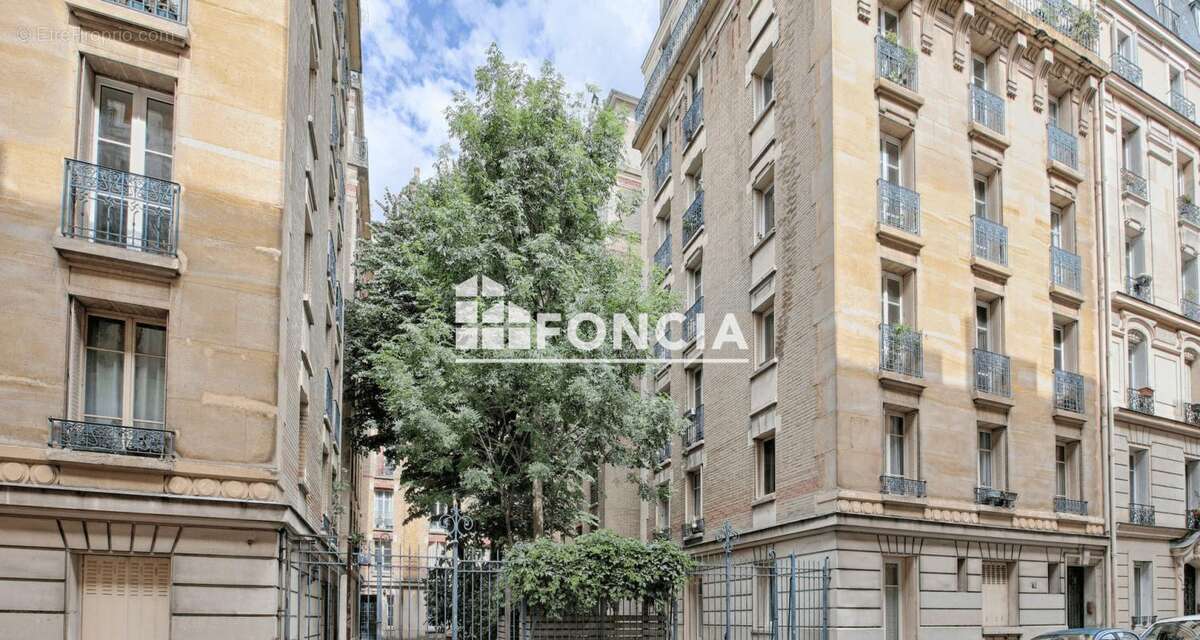 Appartement à PARIS-14E