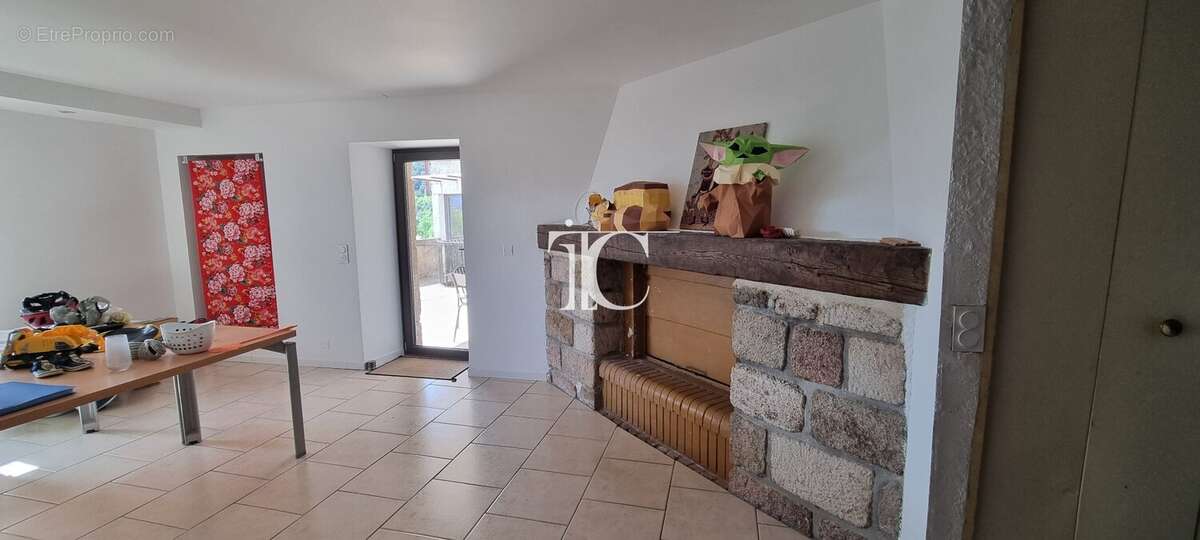 Maison à SAINT-PIERRE-SAINT-JEAN