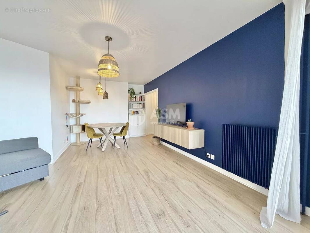 Appartement à COURBEVOIE