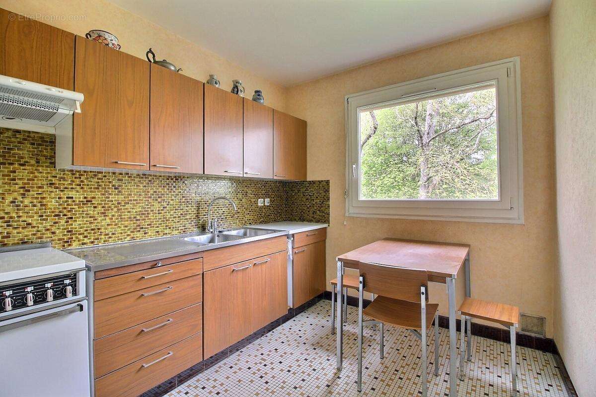 Appartement à BURES-SUR-YVETTE