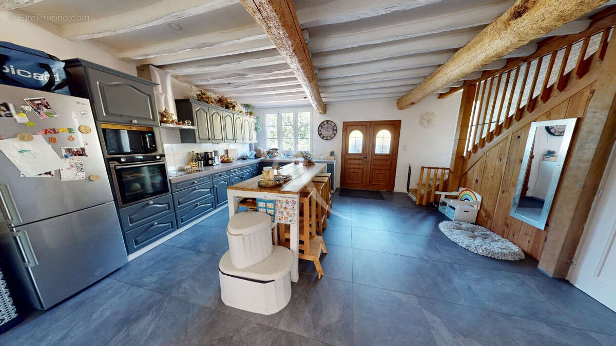 Maison Daux 4 pièce(s) 152 m² sur 336 m² de terrain - photo 4