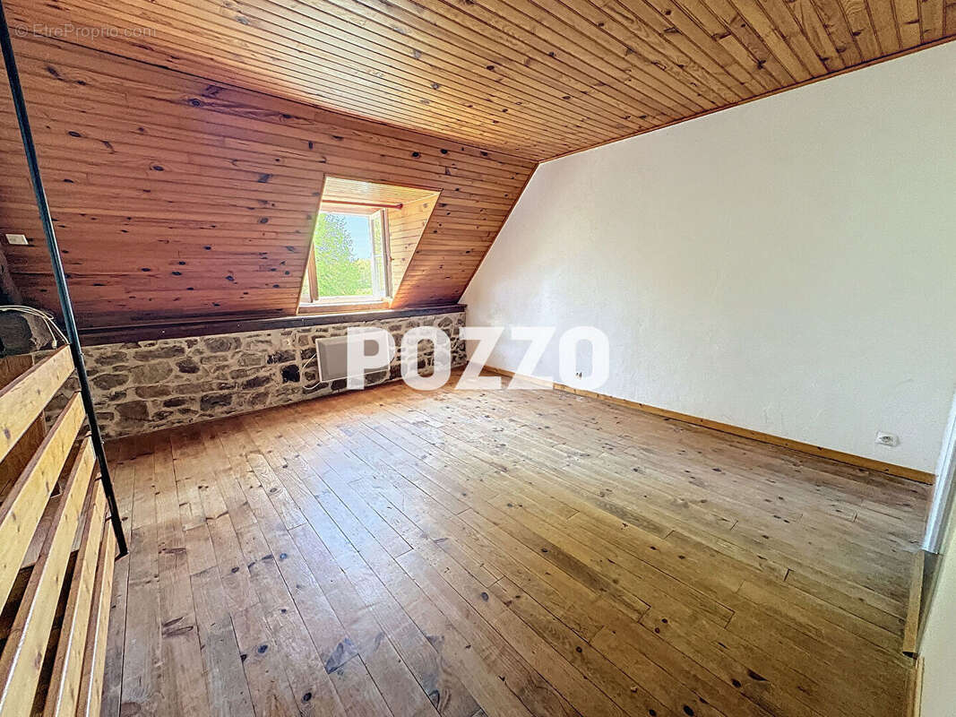 Maison à LE VAL-SAINT-PERE