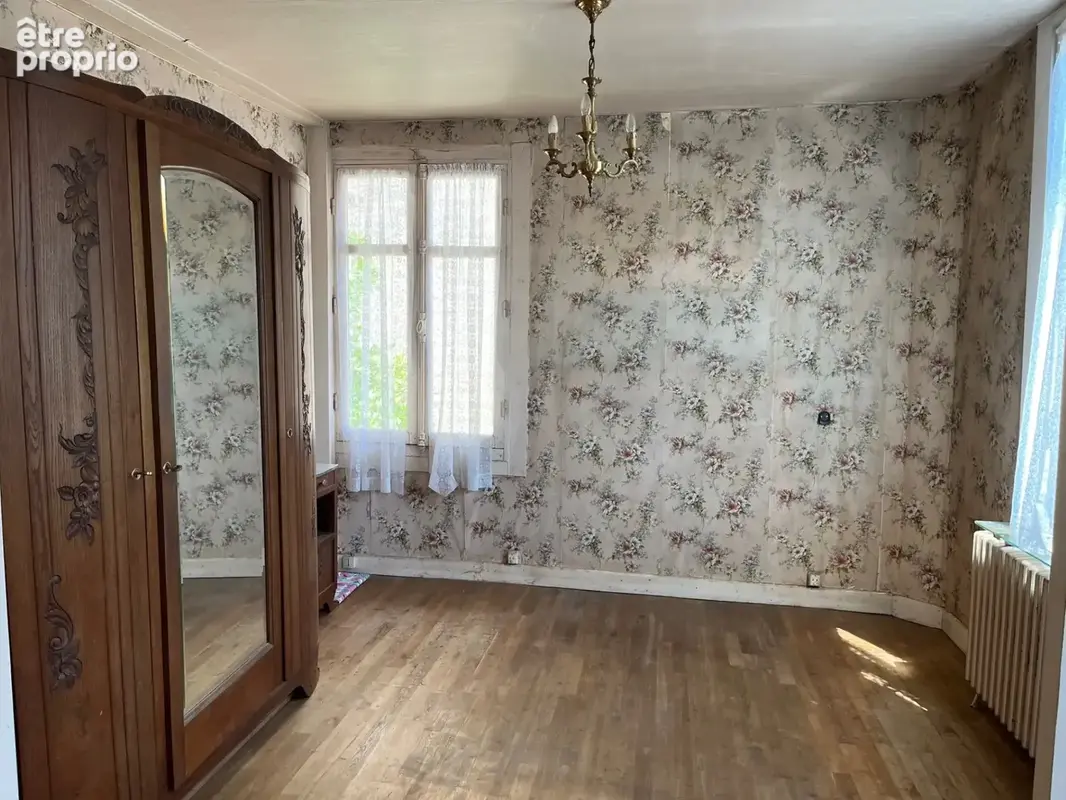 Coussac Bonneval Proche commerces, maison 5 pièces à rénover, garage et jardin. - photo 12