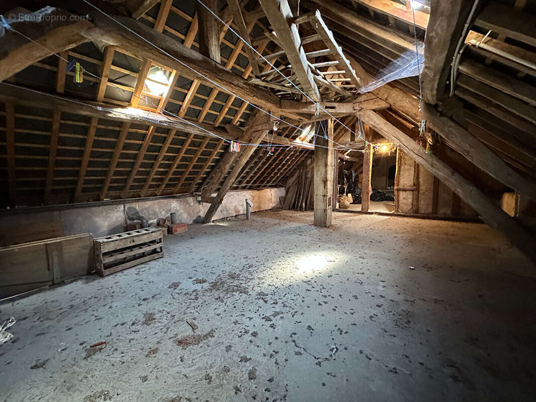 Authentique fermette avec dépendances, hangar et fort potentiel de valorisation - photo 12
