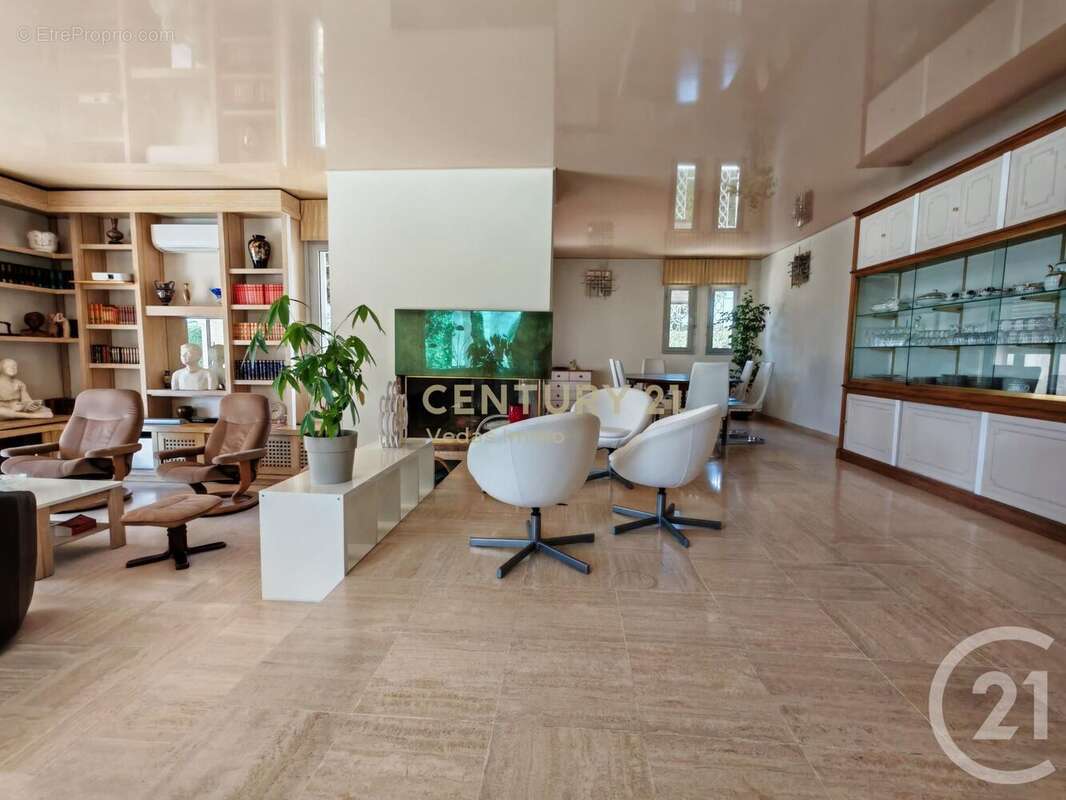 Maison 233 m² à Saint-Jean-De-Vedas  - photo 5
